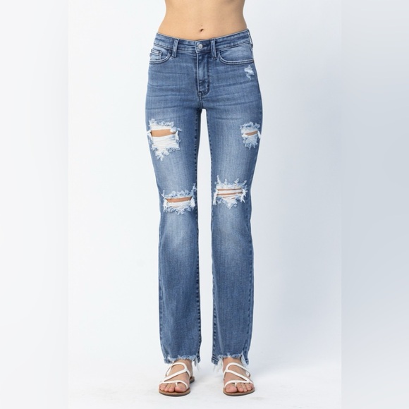 NEW 🎉🎉Judy Blue Full Size Mid Rise Destroy Straight Jeans Plus Size - Picture 2 of 15